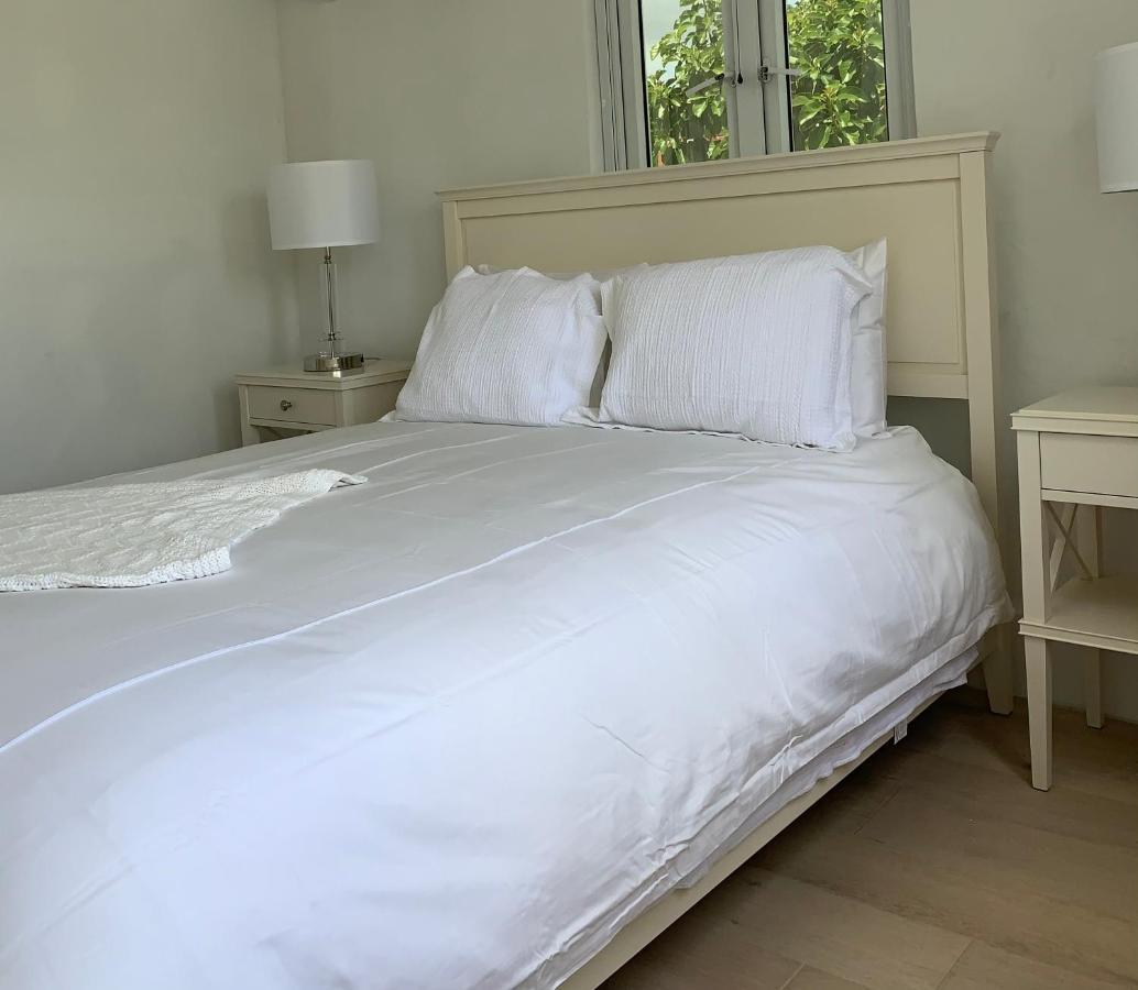 Отель The Cay House Mangrove Cay Экстерьер фото