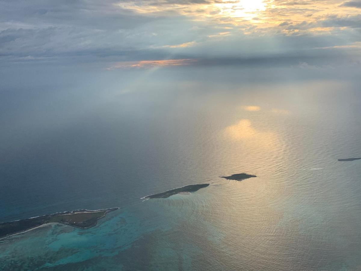 Отель The Cay House Mangrove Cay Экстерьер фото